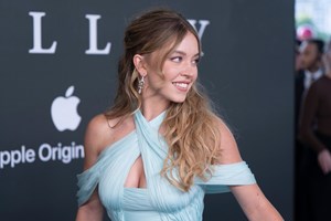 H Margot Robbie σόκαρε τους πάντες-αποκαλυπτικό φόρεμα σε πρεμιέρα στο Λονδίνο - εικόνα 6