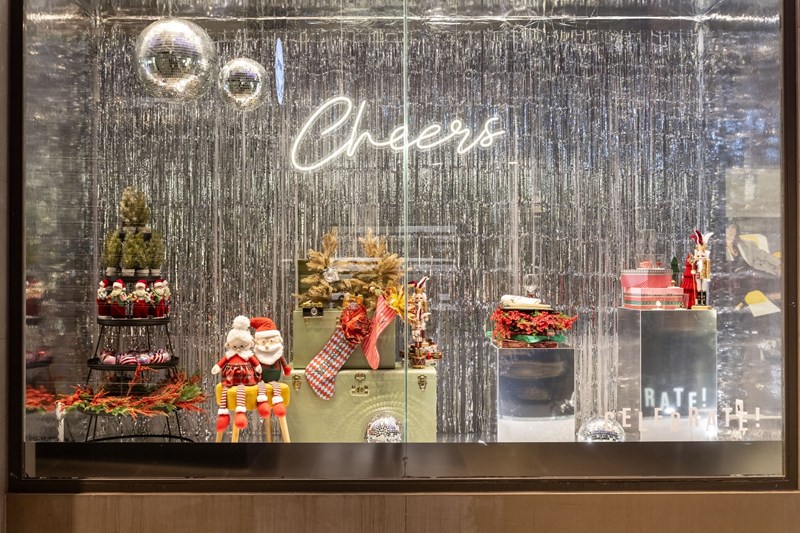 Party Christmas Vibes στα πολυκαταστήματα notos