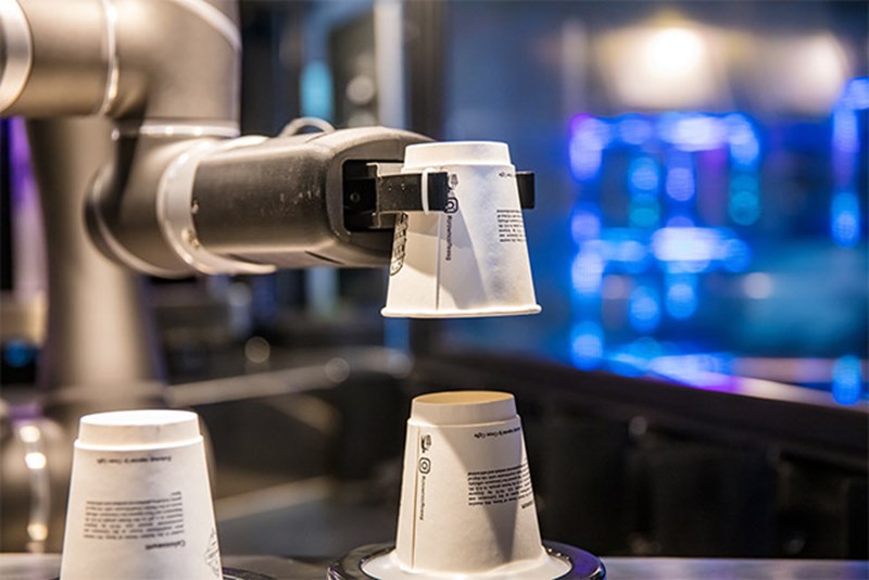 ELLA ΡΟΜΠΟΤ ΠΟΥ ΦΤΙΑΧΝΕΙ ΚΑΦΕ 1