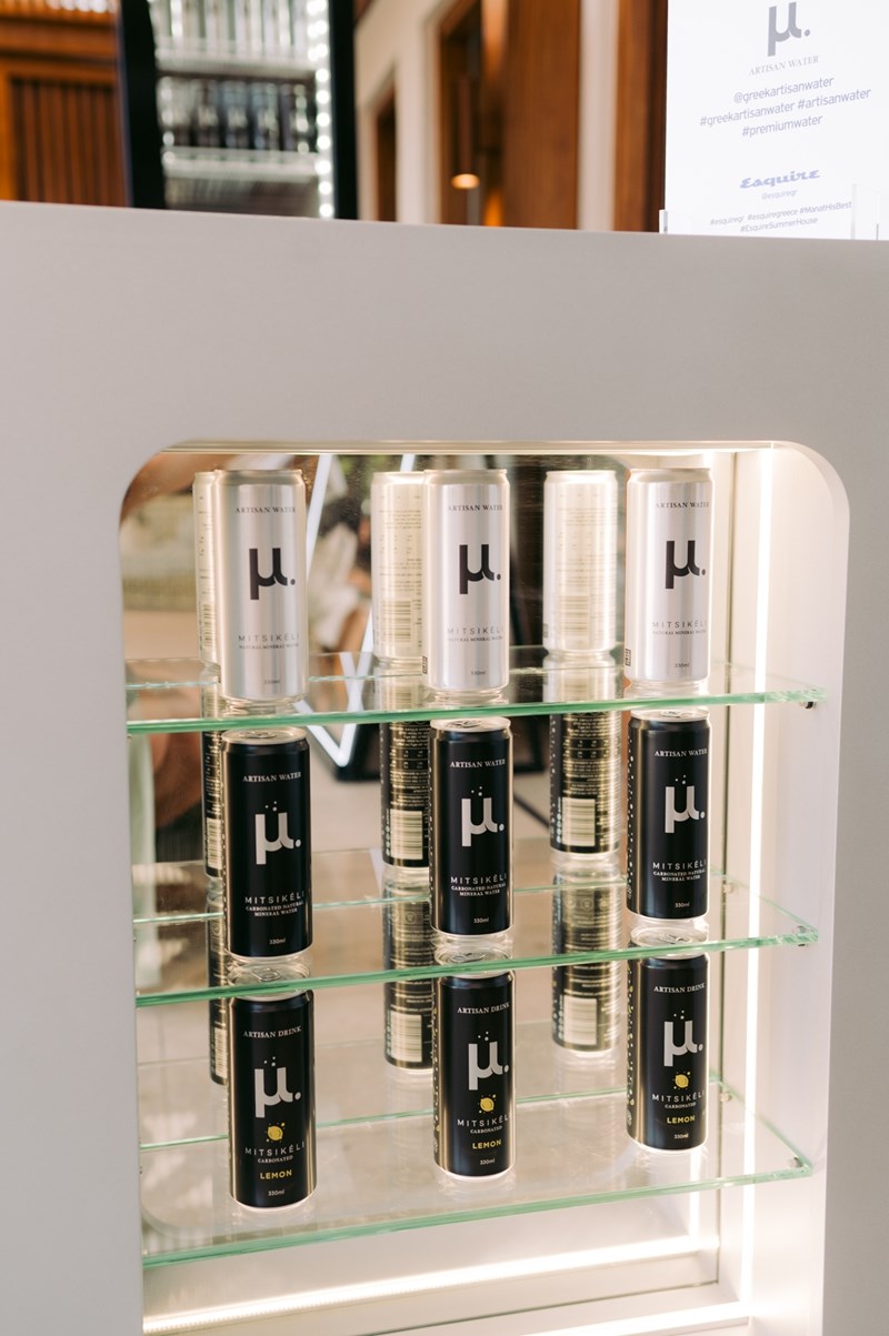 Το μ. Artisan Water στο Esquire Summerhouse