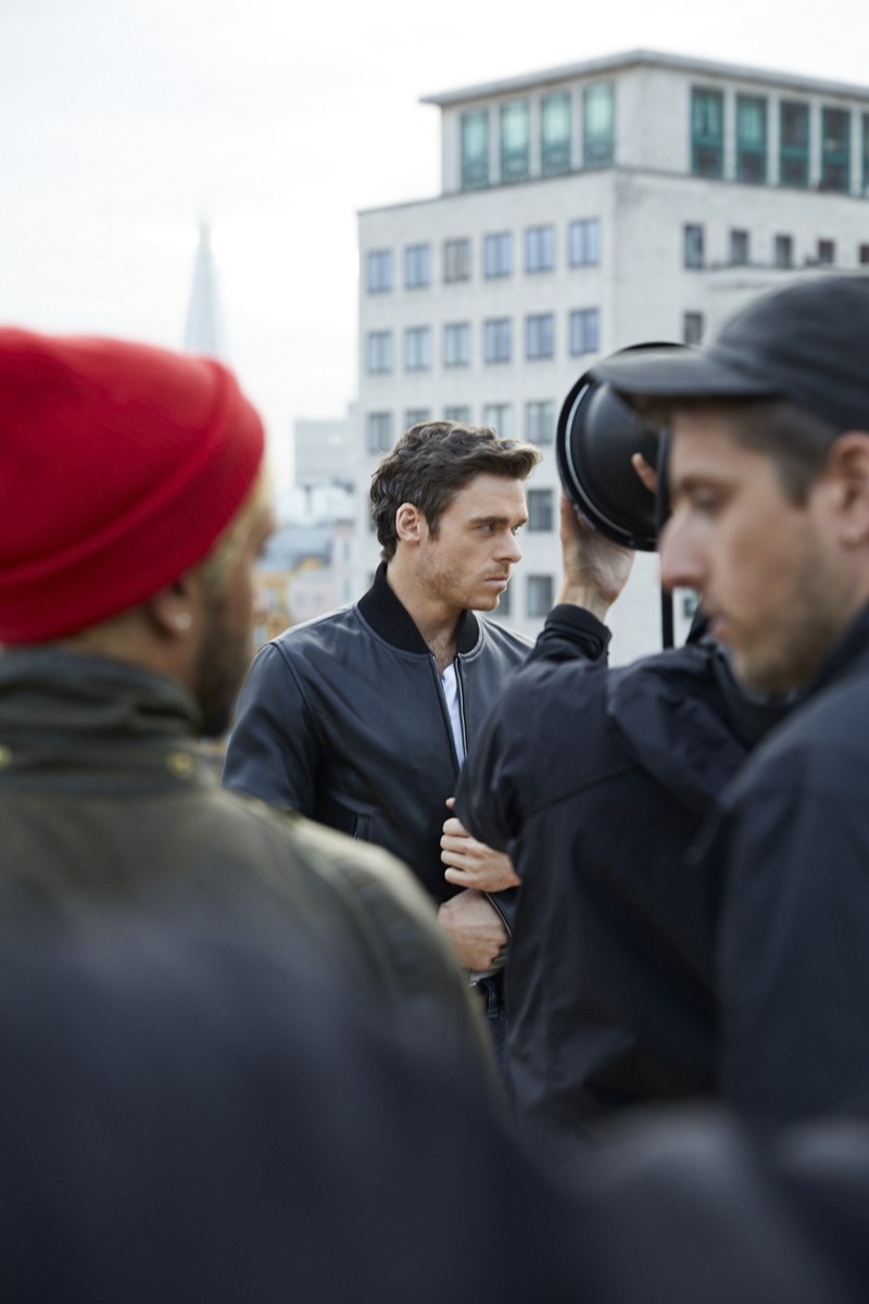 O Richard Madden στη νέα καμπάνια CK Defy 3