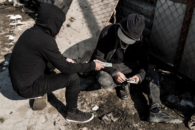 MEN PRETENDING THEY ARE DEALER AND CLIENT