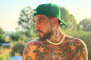 Αλεξία Κεφαλά: Ποια είναι η πανέμορφη influencer που παντρεύτηκε τον ράπερ FY - εικόνα 1