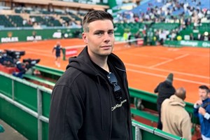 Συνελήφθη ο ηθοποιός Βασίλης Μπισμπίκης-προκάλεσε ζημιές σε αυτοκίνητα και εγκατέλειψε το σημείο - εικόνα 1