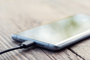 Το κόλπο για να αυξήσεις τη φωτεινότητα του φακού στο κινητό σου - εικόνα 1