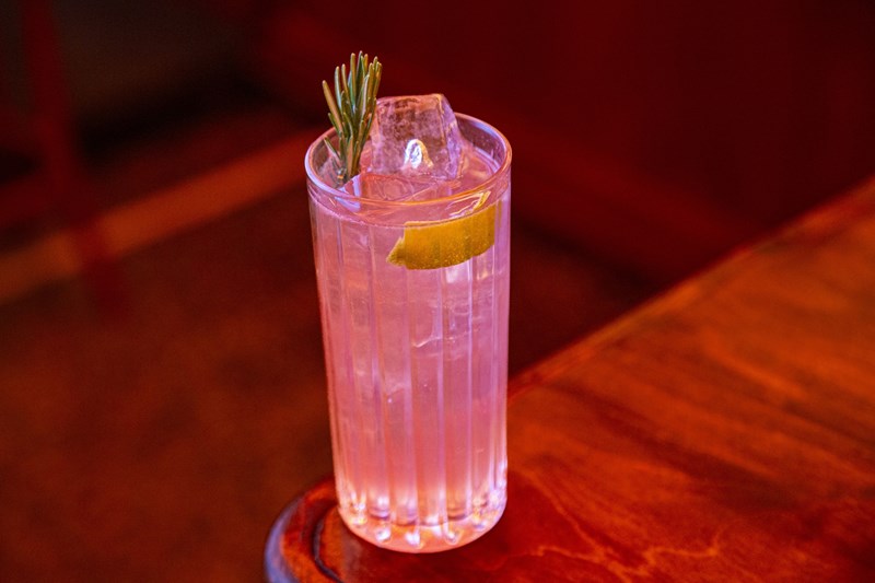 Το μπαρ Τέλειον στην Κυψέλη 4