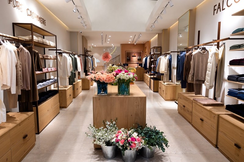 Εγκαίνια για το νέο κατάστημα Falconeri στη Γλυφάδα.