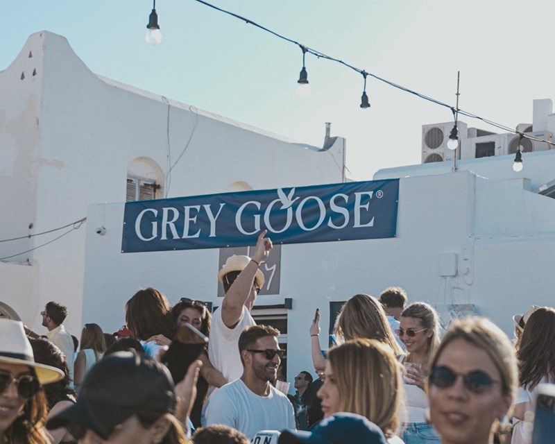 Η Grey Goose Altius πρωταγωνιστρία στο μεγάλο πάρτι της Πάρου το Πάσχα στη Νάουσα.