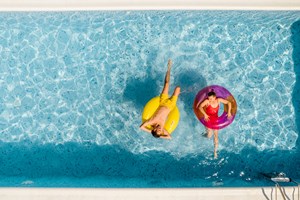 Όσα κάνουν οι ταξιδιώτες σε αεροπλάνα και τρένα και μας σπάνε τα νεύρα - εικόνα 1