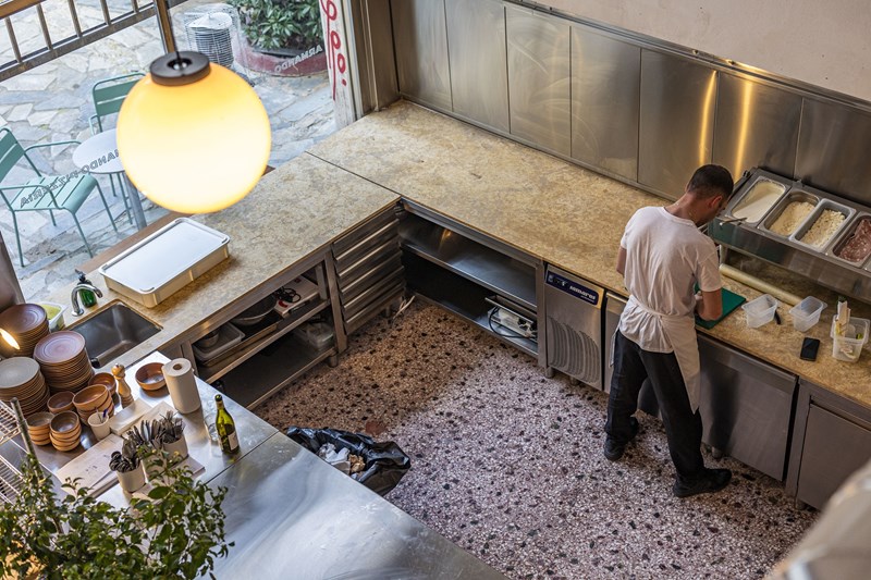 Πιτσαϊόλο επί το έργον στο Armando