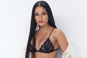 Η Nicole Scherzinger αποχαιρετά τον Ιανουάριο με λευκό μπικίνι - εικόνα 2