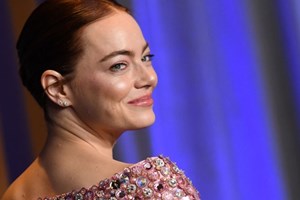 Ξέρουμε πού θα δεις το Poor Things αν δε θες να πας στον κινηματογράφο - εικόνα 1