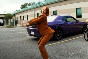 Έχουμε trailer για το Bugonia, τη νέα ταινία του Γιώργου Λάνθιμου - Αποθεώθηκε στο Φεστιβάλ Βενετίας - εικόνα 1