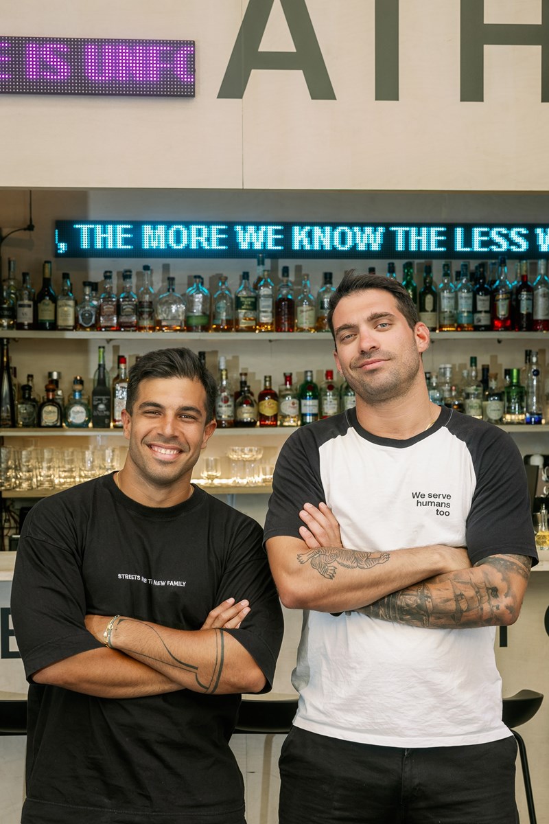 Το μπαρ The Bar in Front of the Bar στο κέντρο της Αθήνας 3