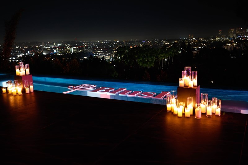 Η θέα των Hollywood Hills από τα εγκαίνια του Blush Dating App