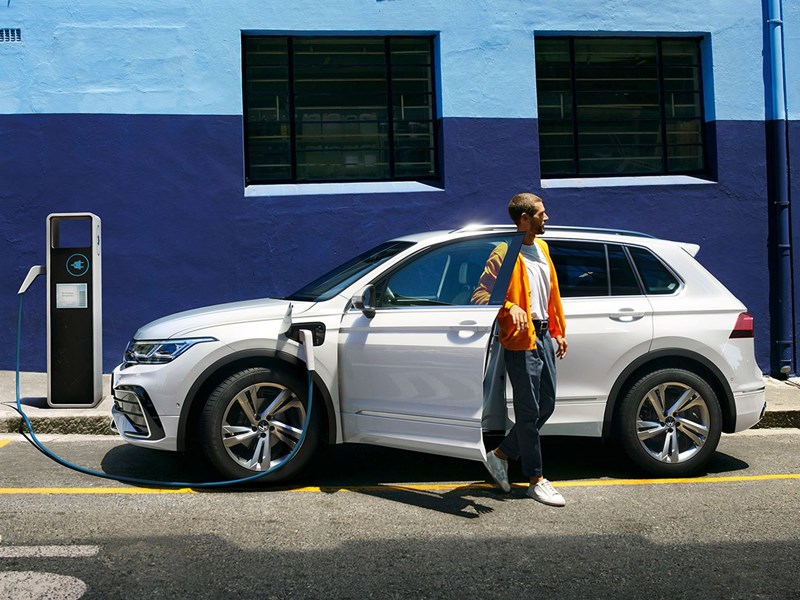 ΥΒΡΙΔΙΚΑ ΑΥΤΟΚΙΝΗΤΑ ΤΙΧΟΥΝ ΗΧΙΜΠΡΙΝΤ