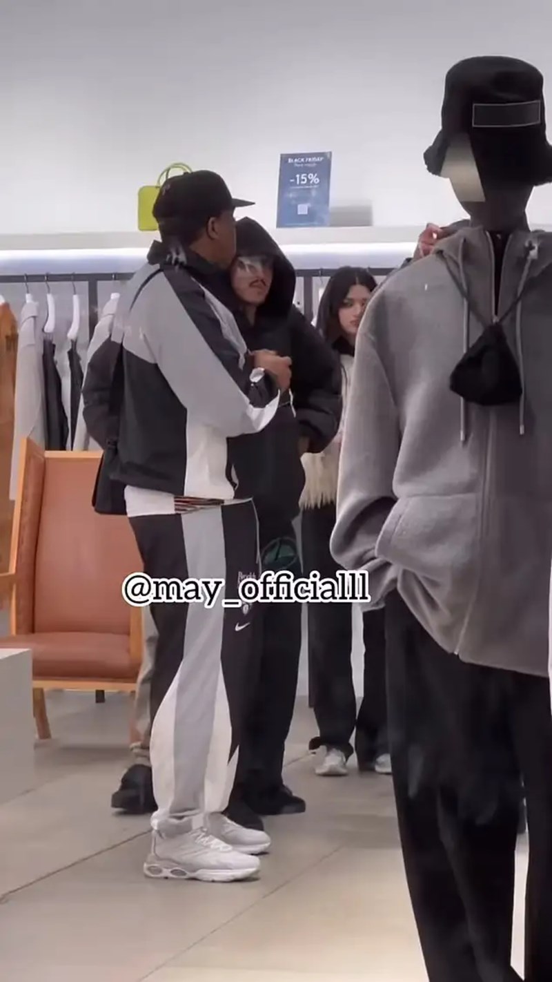 Ο Λαμίν Γιαμάλ σε ψώνια με τη νέα του σχέση Άνα Γκανόσο.