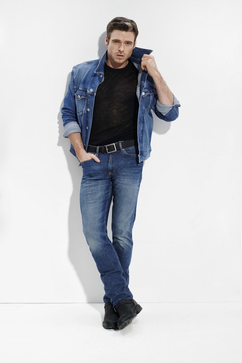 O Richard Madden στη νέα καμπάνια CK Defy 2