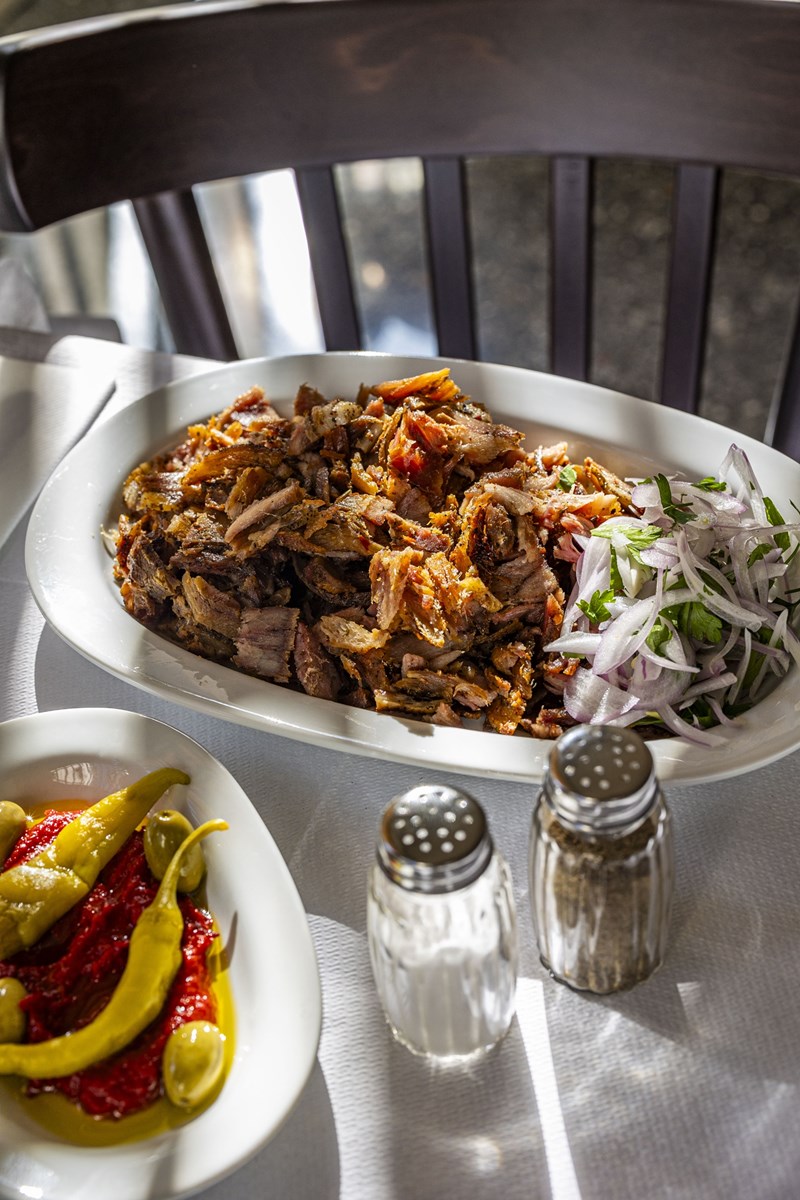 Η ταβέρνα Δώδεκα Πιάτα (12 Πιάτα) στο Κουκάκι_Ο χοιρινός γύρος