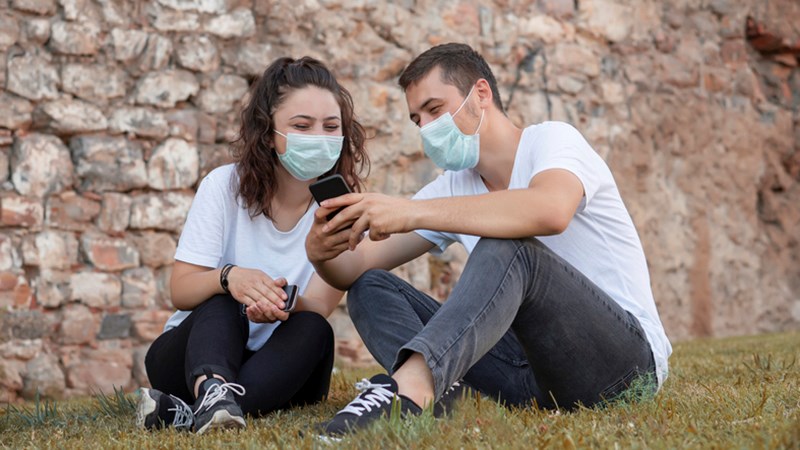 FRIENDS WITH FACE PROTECTIVE MASKS