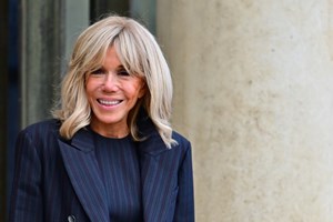 Η στιγμή που η Brigitte χαστουκίζει τον Emmanuel Macron-Γιατί το έκανε; (video) - εικόνα 2