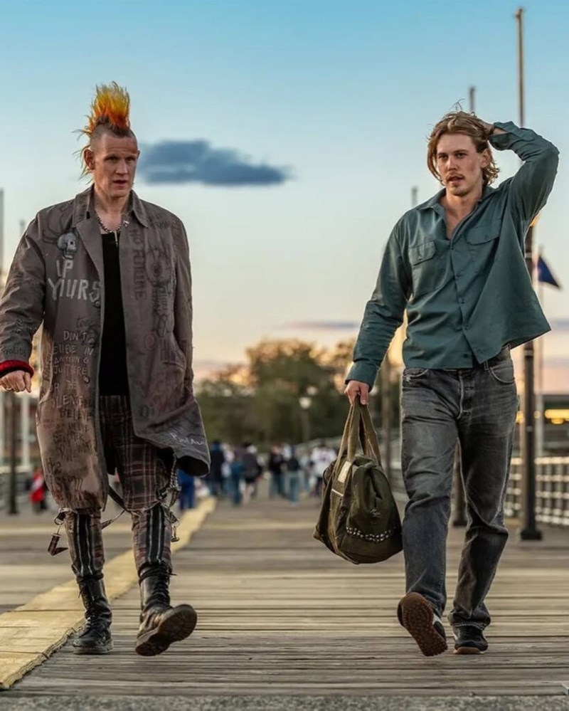 Σκηνές από την ταινία Caught Stealing