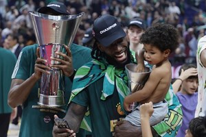 O σοκαριστικός τραυματισμός του Mathias Lessort και ο 'φύλακας άγγελος' Juancho Hernangómez - εικόνα 1