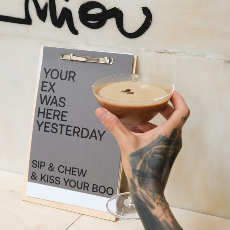 THE BAR IN FRONT OF THE BAR ΜΠΑΡ ΣΤΟ ΚΕΝΤΡΟ ΤΗΣ ΑΘΗΝΑΣ 4