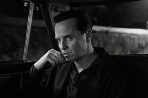 Ήξερες πως ο Freddie στο Ripley είναι το non-binary παιδί του Sting; - εικόνα 1