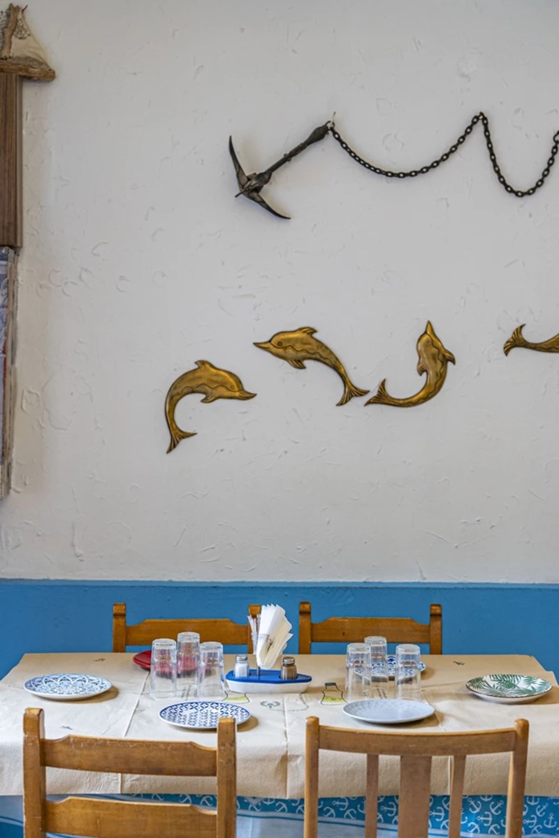 Το Ουζερί Λάκης στην Πλατεία Βικτωρίας