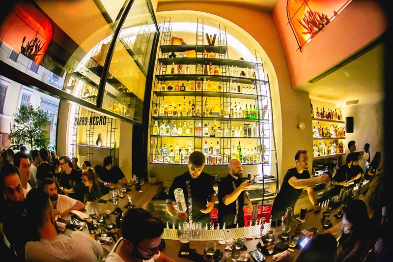 ΤΟ ΜΠΑΡ ΣΤΟ BARRO NEGRO