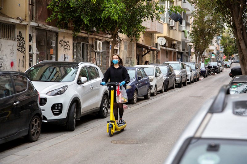 WOMAN WITH FACE MASK
