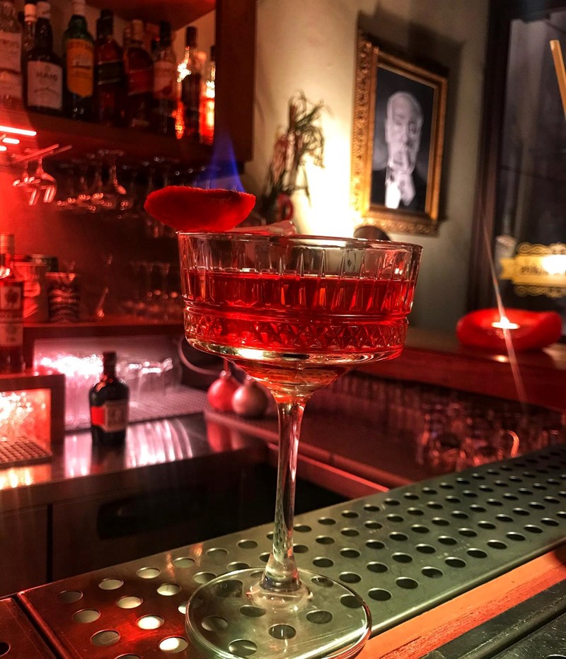 ΜΠΑΡ HITCHCOCKTALES 1