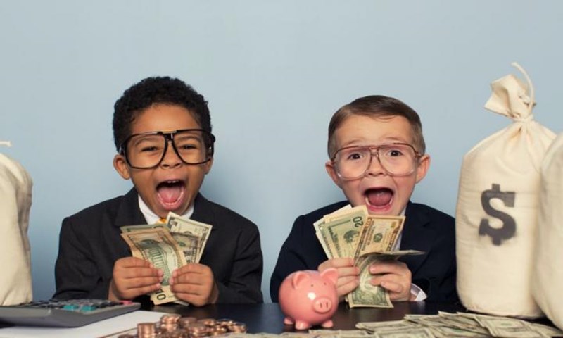 Πώς βγάζουν λεφτά τα παιδιά των πλουσίων
