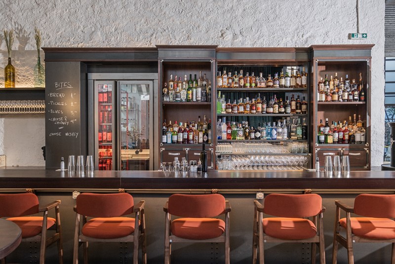 Το μπαρ Line Athens στα Κάτω Πετράλωνα