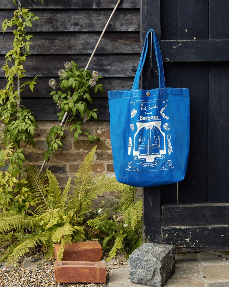 Paul Smith Loves Barbour: Όταν η βρετανική κομψότητα αποκτά νέο, τολμηρό λεξιλόγιο