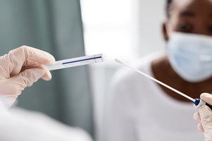 Εξαπλώνεται η παραλλαγή Eris με επίκεντρο την Κρήτη - εικόνα 1