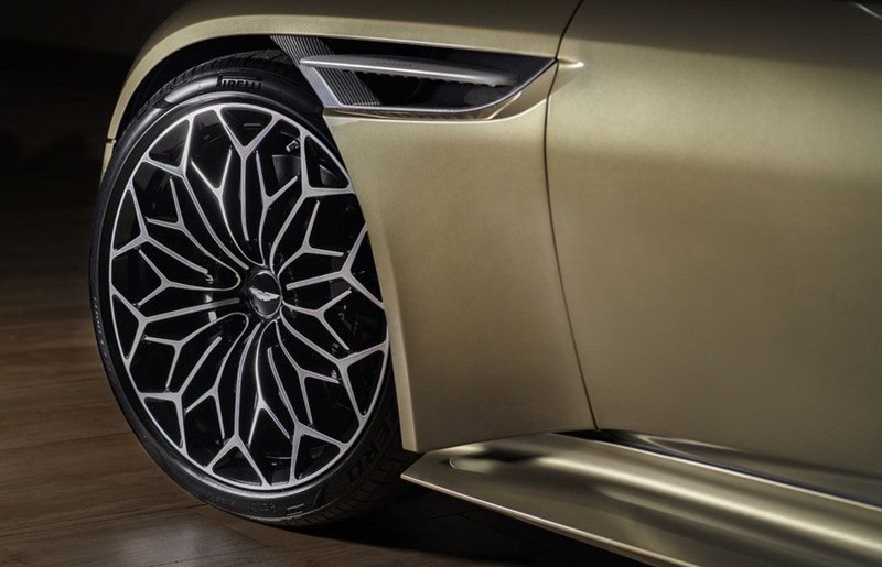 Aston Martin Superleggera 5