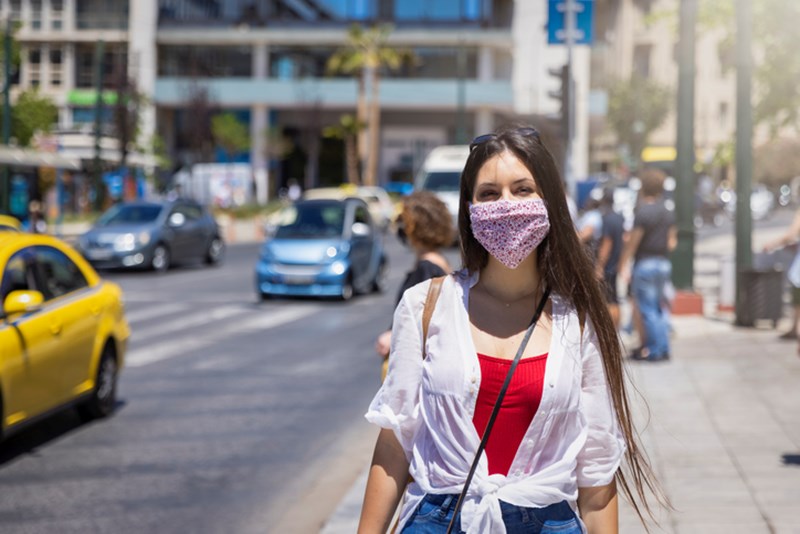 WOMAN WITH FACE MASK