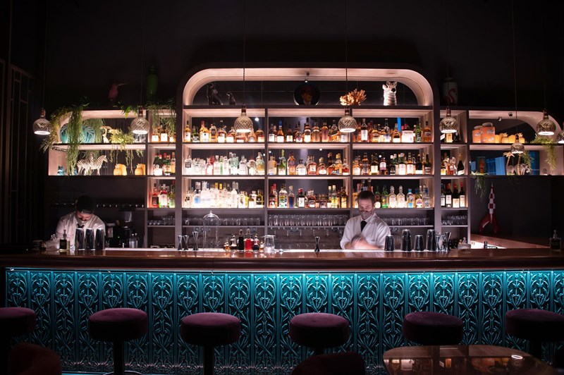 ΤΑ ΝΕΑ ΜΠΑΡ ΤΗΣ ΑΘΗΝΑΣ - ΑΠΟΨΗ ΑΠΟ ΤΟ ZEBRA BAR