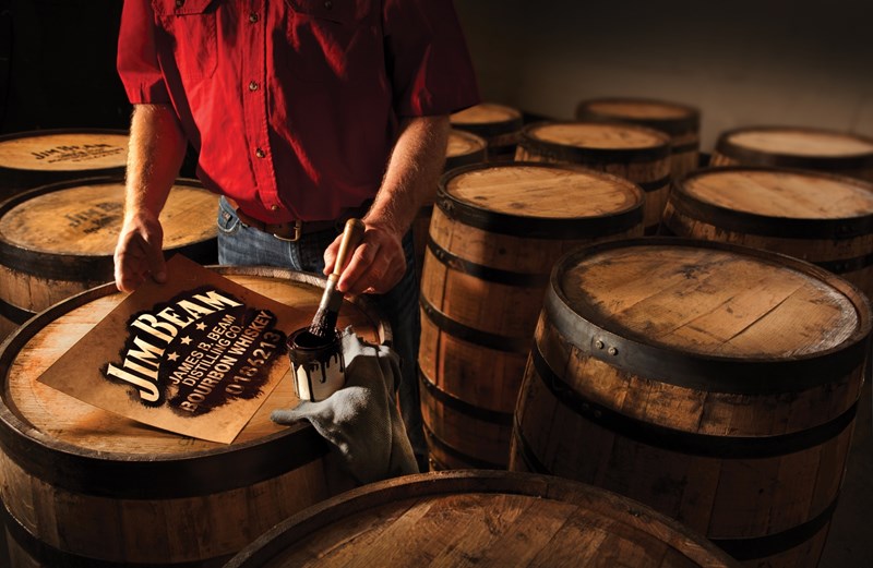 Γιατί μέσα σε ένα ποτήρι Jim Beam κρύβεται η ιστορία μιας ολόκληρης χώρας