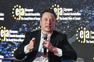 Το νέο beef του Elon Musk αφορά την πρώην γυναίκα του Jeff Bezos - εικόνα 1