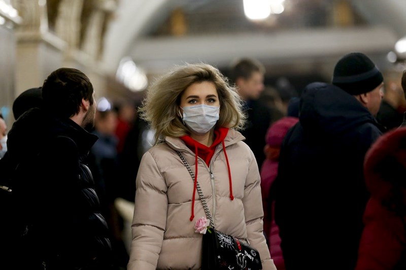 WOMAN WITH FACE MASK