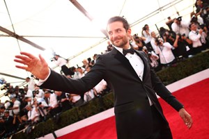 O Bradley Cooper πρωταγωνιστεί στο 'Bullitt' του Steven Spielberg - εικόνα 2