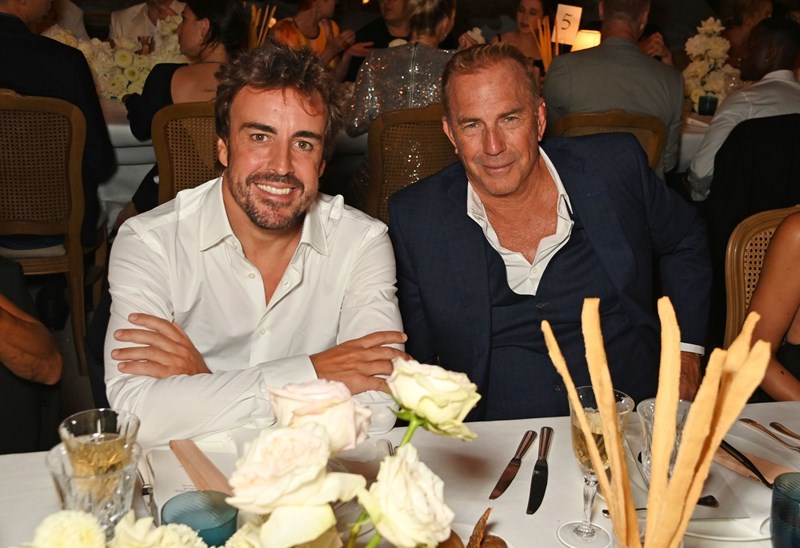 Aston Martin Vanquish πρεμιέρα