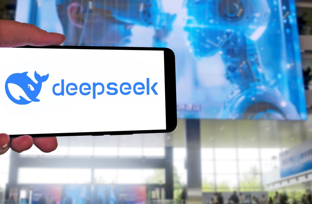 Μήπως το ChatGPT ζηλεύει το DeepSeek; - εικόνα 1