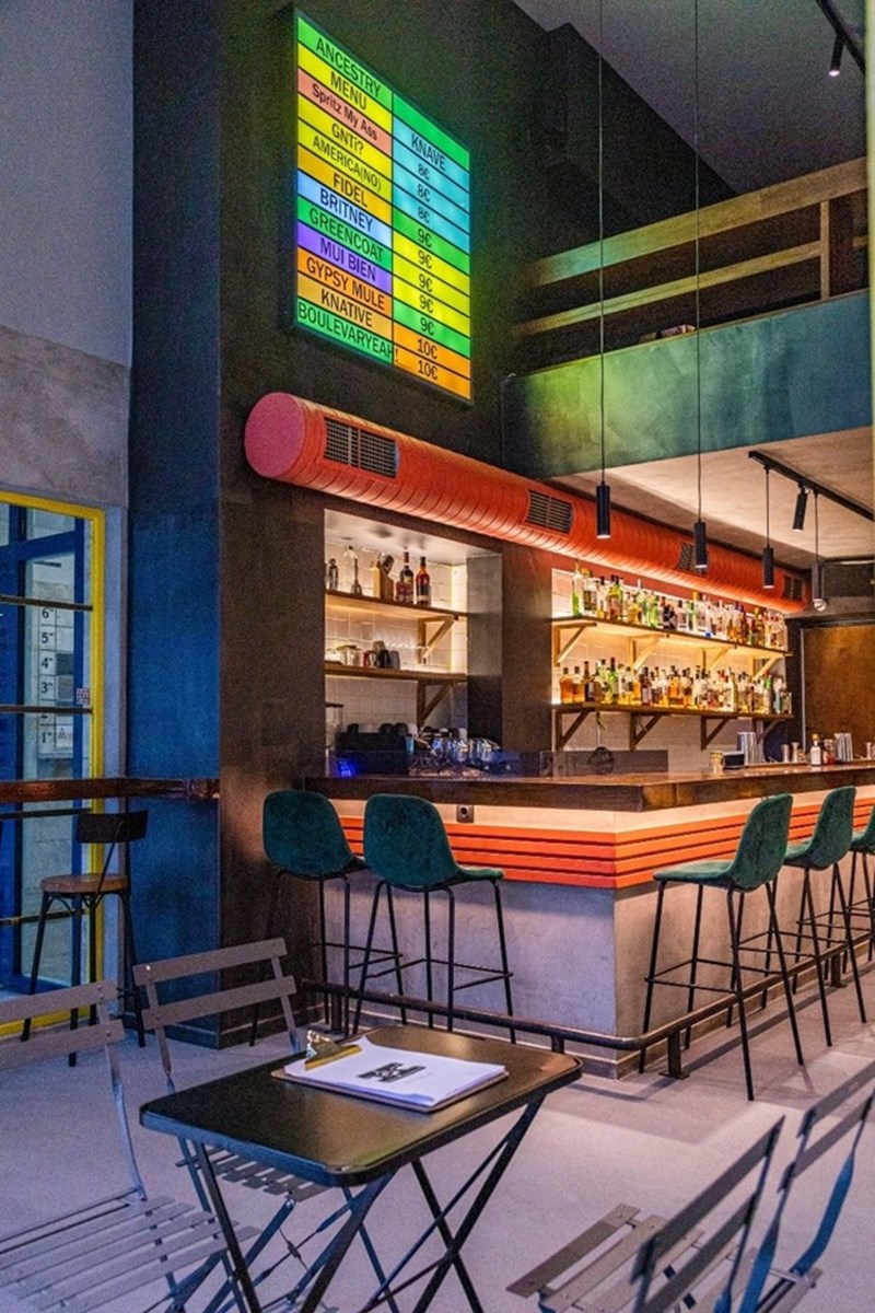 KNAVE ΜΠΑΡ ΣΤΑ ΕΞΑΡΧΕΙΑ 3