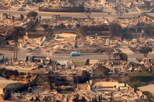 Η Paris Hilton μάζεψε $1 εκατ. για τους πυρόπληκτους στο Λος Άντζελες, αφού έχασε το δικό της σπίτι - εικόνα 1