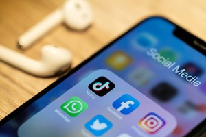 Το νο 1 τρικ για να καταλάβεις αν οι φίλοι σου βγάζουν περισσότερα λεφτά από εσένα - εικόνα 1