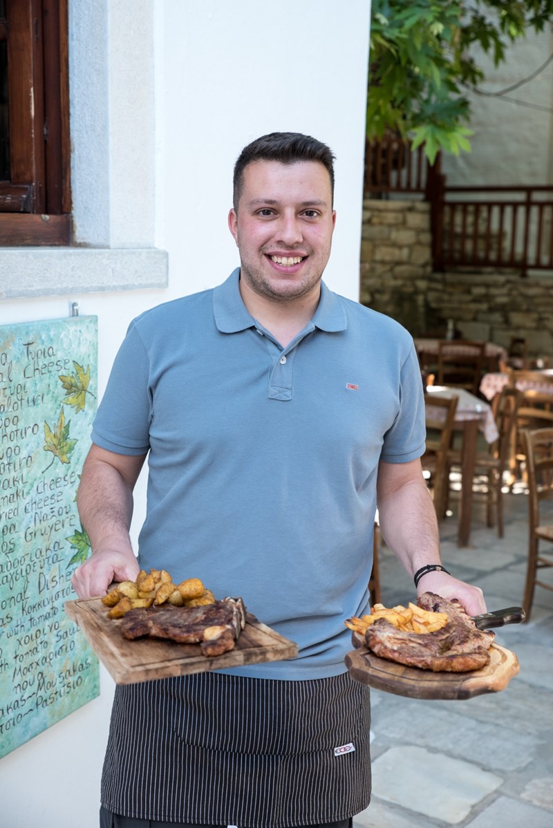 Η ταβέρνα Πλάτανος στην Απείρανθο της Νάξου 10